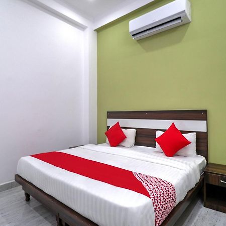 Hotel O 71370 White House Garhi Harsaru Exteriér fotografie